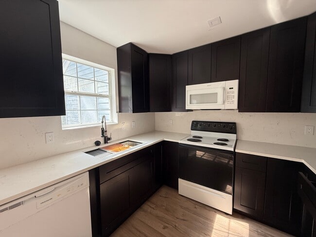 Photo - 1100 Pineland Ave