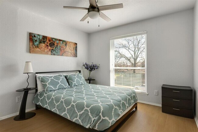 Photo - 2401 Manor Rd Unit 209