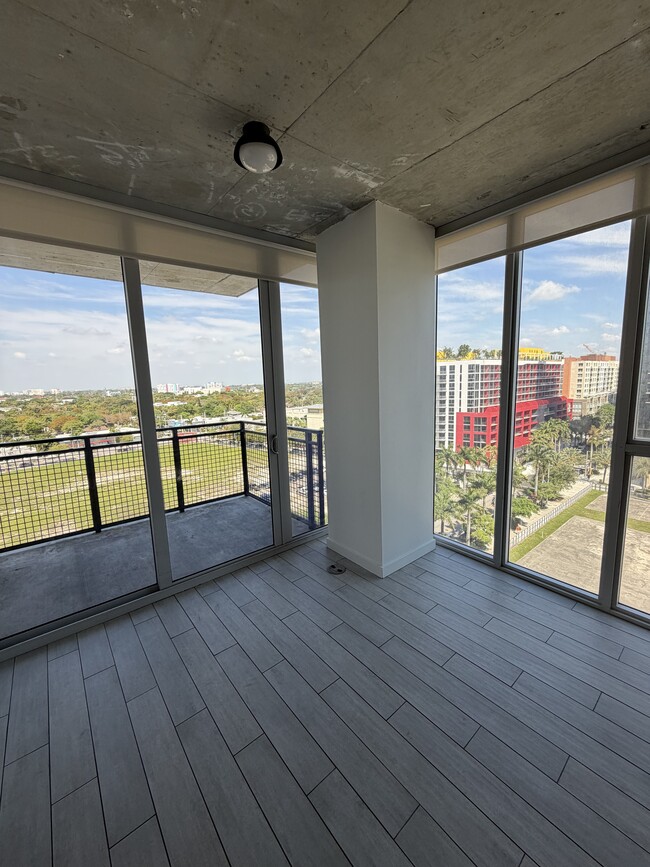 Building Photo - 112 NW 31st St Unit A2