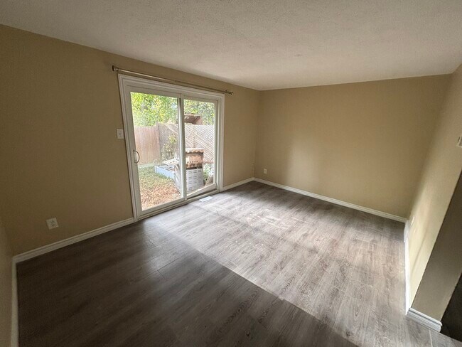 Photo - 325-325 Erb St. W Unit 22