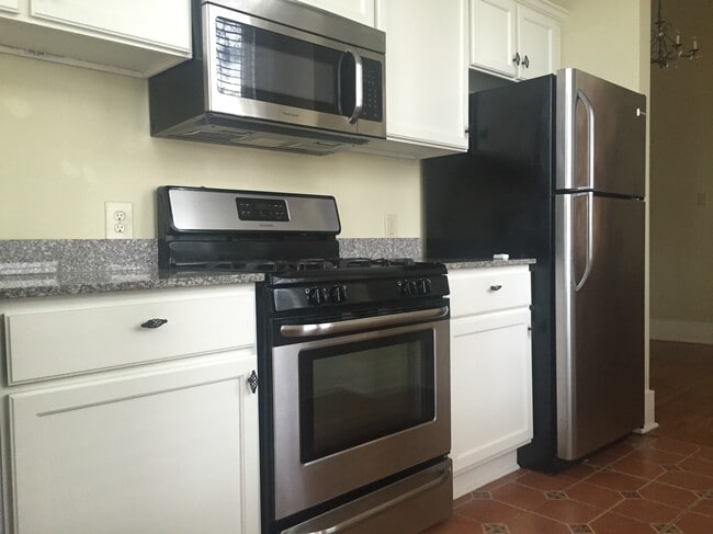 All stainless appliances - 920 Scott St Unit D