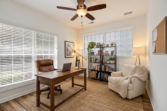 Photo - Large townhome in the Desirable Southbridge Community