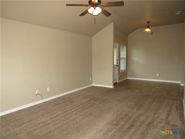 Photo - 405 Sladecek Dr