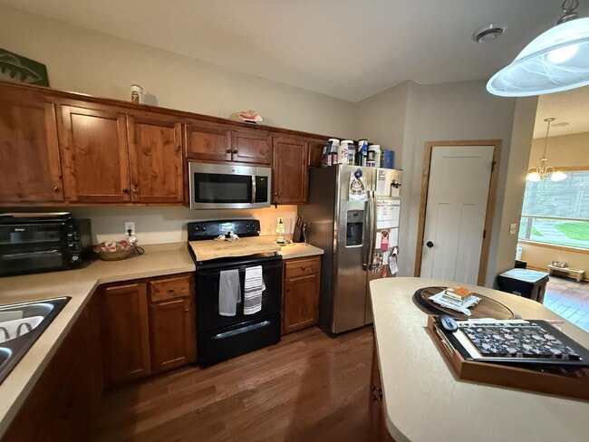 Building Photo - Spacious 4-Bedroom Home in Scenic Lino Lak...