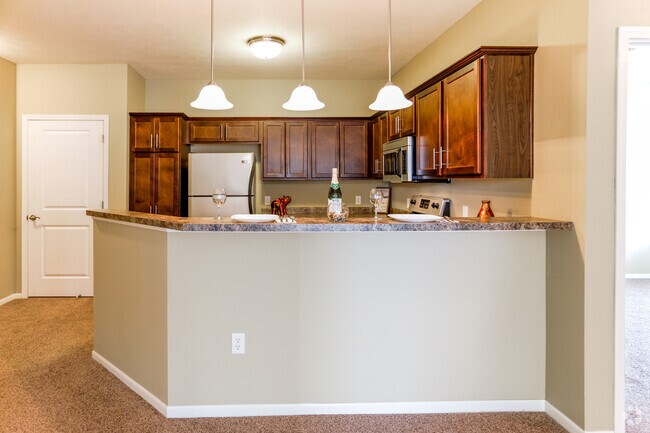 2BR, 2BA - 1,140 SF - The Ponds at Heritage Place