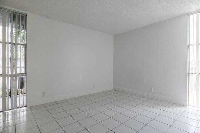 2 BR, 2 BA - 1,300SF