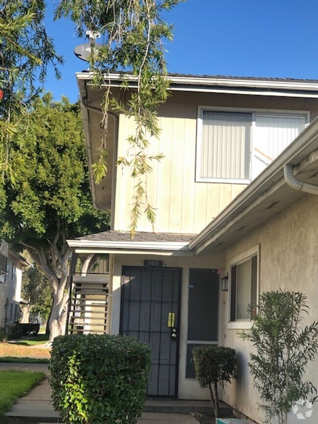 Building Photo - Charming 2-Story 2-Bedroom, 1-Bath Unit in... Rental