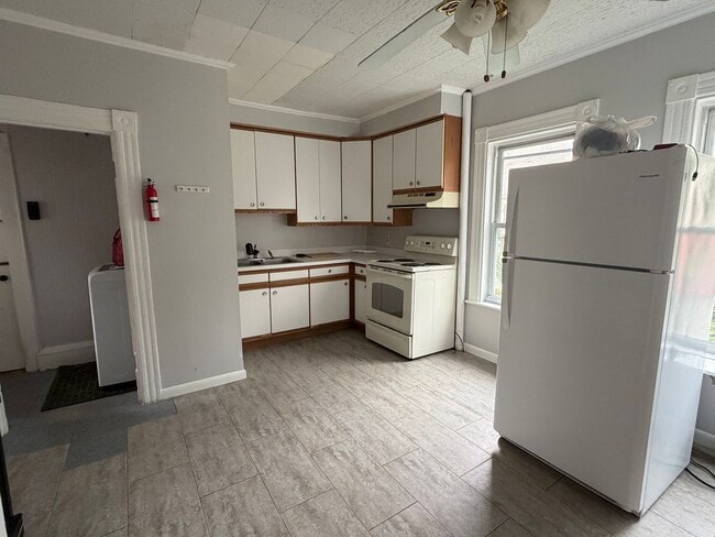 Building Photo - Spacious 2 bedroom apartment with bonus room
