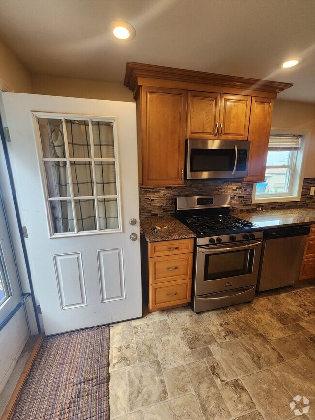 Building Photo - 632 Piermont Ave Unit 2 Rental