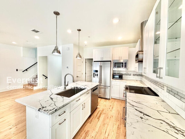 Photo - 2318 Stutz Dr
