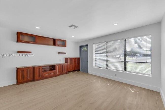 Photo - 1101 NE 24th Ct