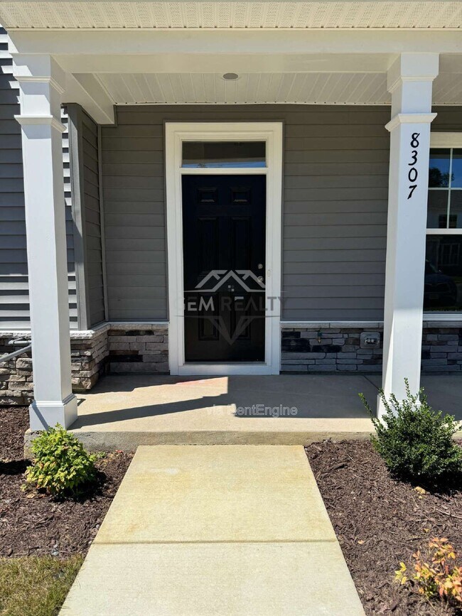 Photo - 8307 Scott Pl