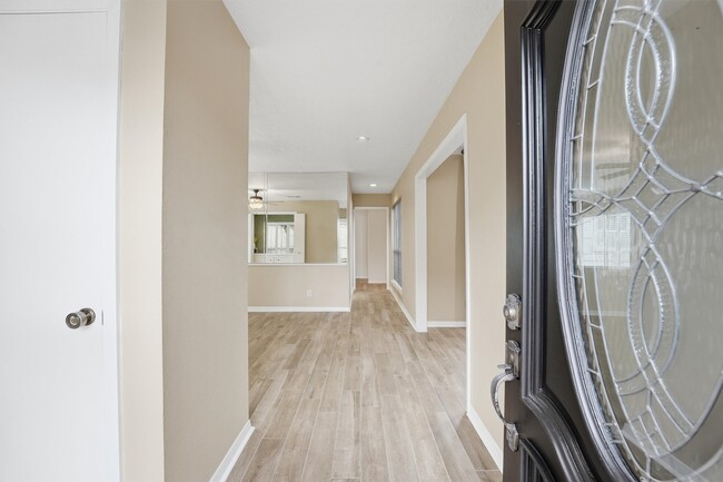 Photo - 2513 Country Club Blvd