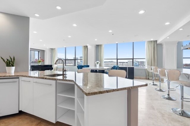 Photo - 115 W Peachtree Pl NW Unit 702