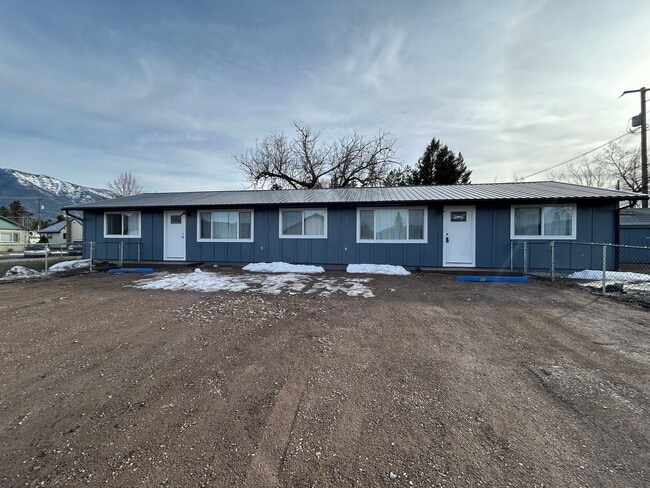 Building Photo - 156-166 A St W (CG) Unit 156 A St W