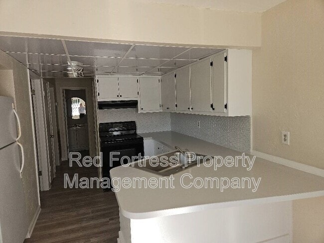 Photo - 720 Karlov St