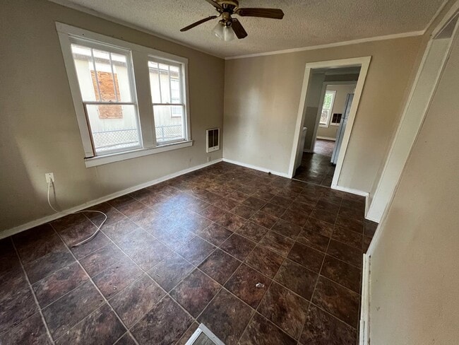 Photo - 311 Short St