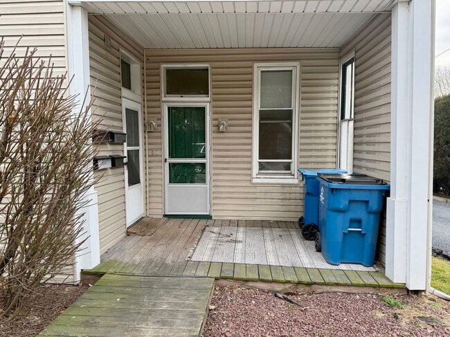 Building Photo - 154 E Main St Unit 1