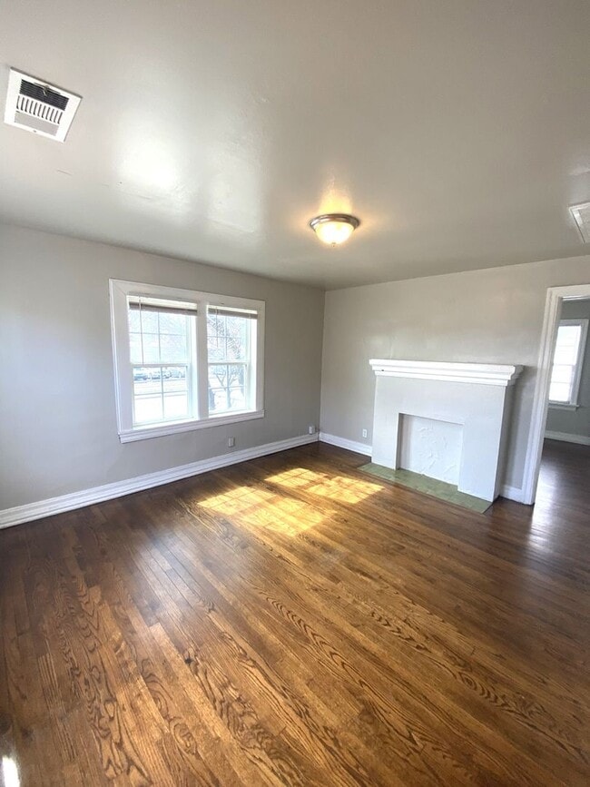 Photo - Upstairs 1 bed 1 bath in Linwood Place Addition