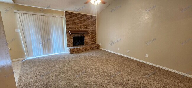 Photo - 2204 Oak Hill Dr