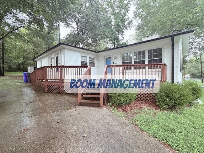 Photo - 185 Lawndale Ave