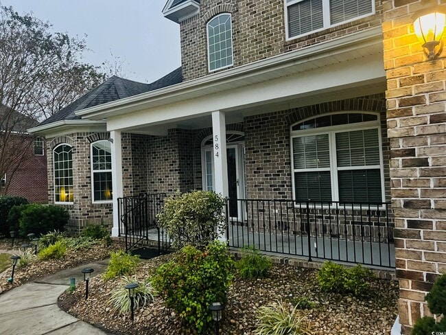 Photo - 584 Summerhill Dr