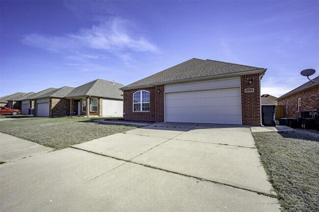 Photo - 5924 SE 66th St