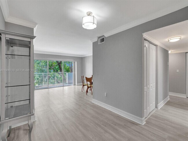 Photo - 9375 Fontainebleau Blvd Unidad L305