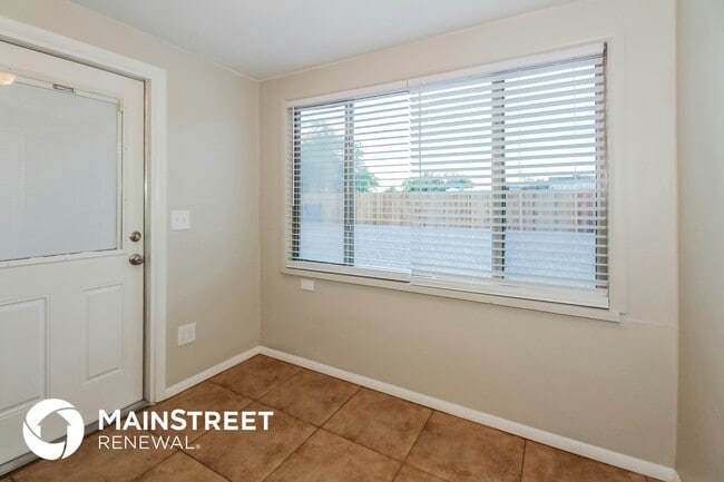 Photo - 718 W Louisiana St