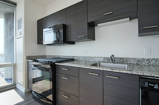 Photo - 802 N LaSalle St