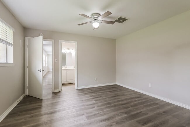 Photo - 25106 Lynbriar Ln