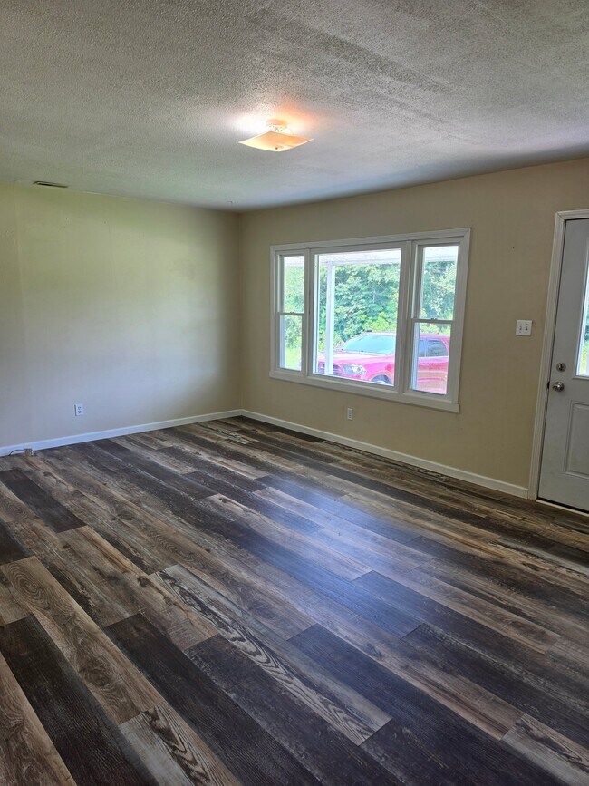 Photo - 2805 Rhodelia Rd