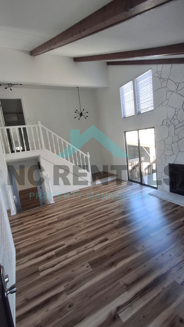 Photo - 1889 Stonewood Dr SW