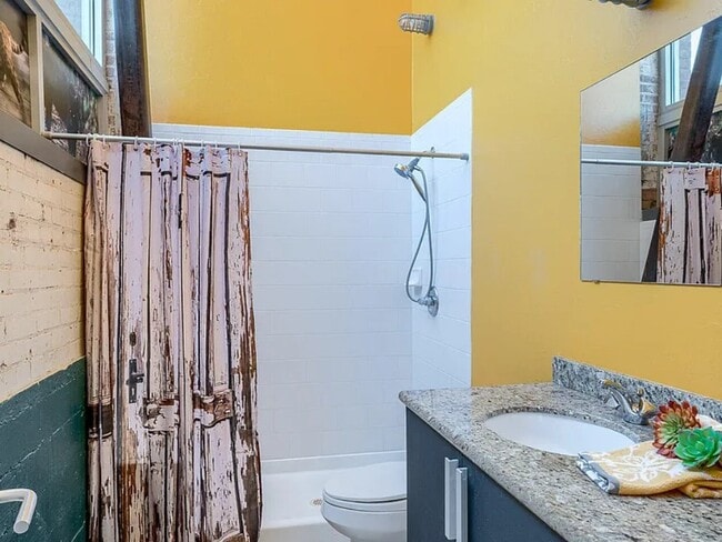 Photo - 1001 E 17th St Unidad 131