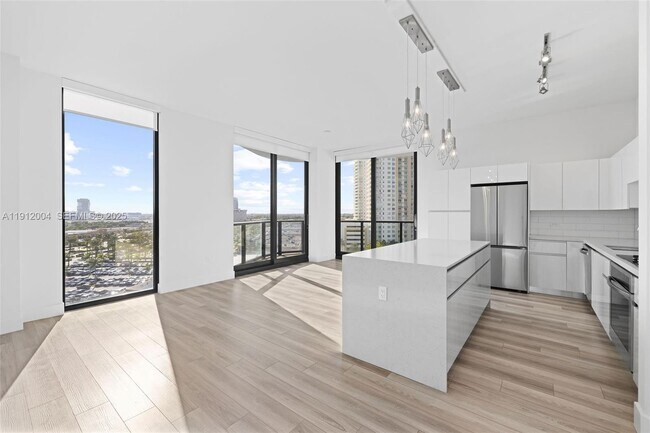 Photo - 101 Diplomat Pkwy Unit 911