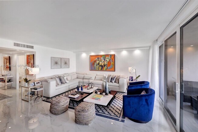 Photo - 2 Grove Isle Dr Unidad B706