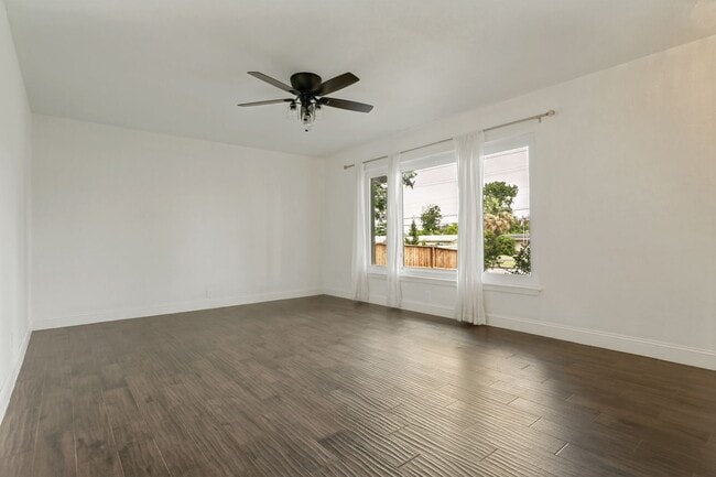 Photo - RENOVATED 2-BEDROOM HOME IN EAST TERRELL HILLS