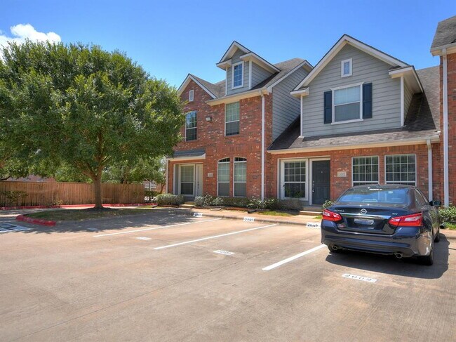 Photo - 1001 Krenek Tap Rd