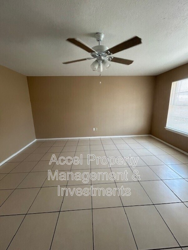 Photo - 2401 Gumwood Ave W Unidad 8