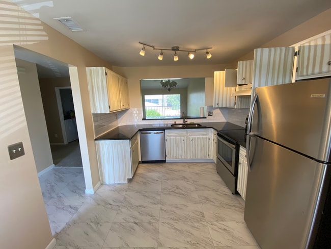 Photo - 1302 Derbyshire Ct