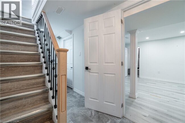 Photo - 404 Stone Church Rd E