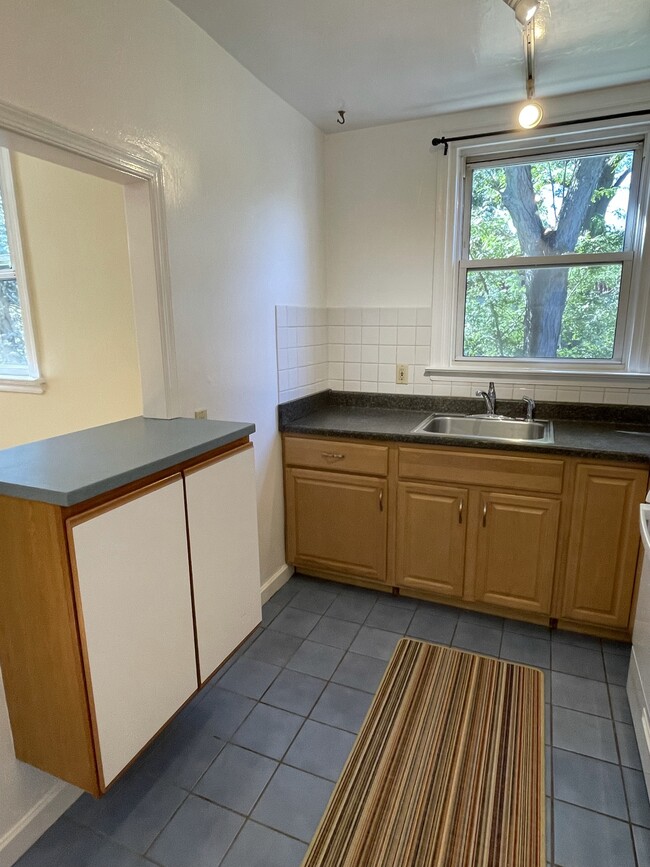 871 W Walnut Ln Unit 2