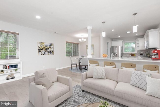 Photo - 710 N Buchanan St