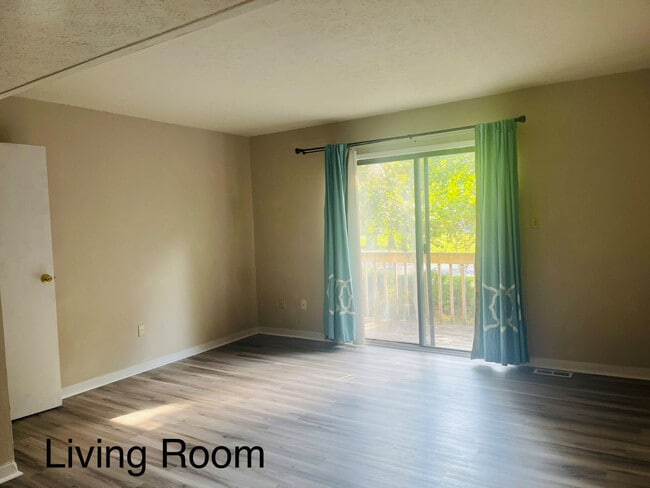 Photo - 588 E Graham Pl