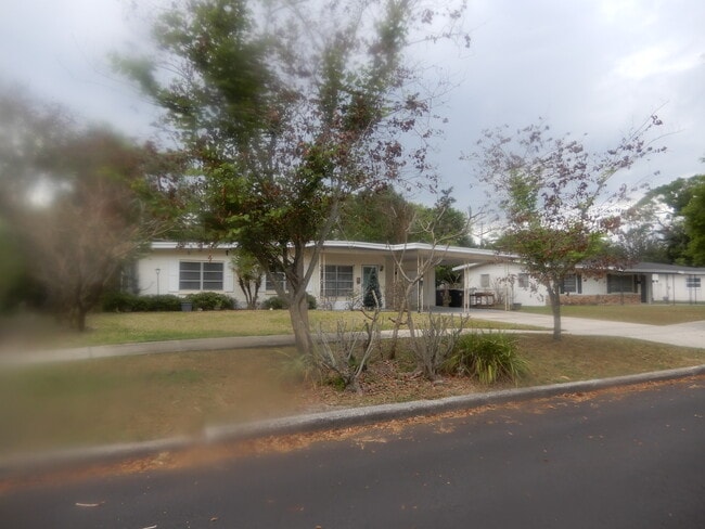 Building Photo - 1400 Corbett Ln