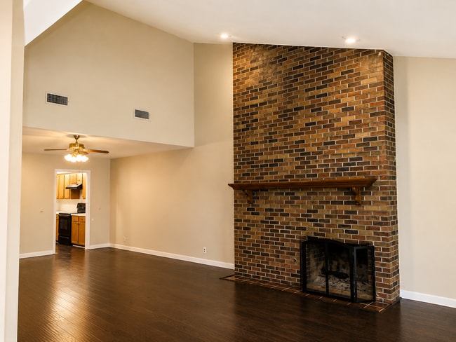 Photo - 126 Hollyhill Ln