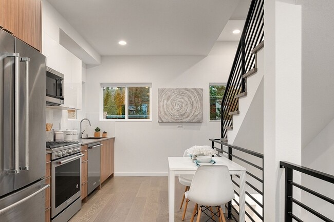 Building Photo - Stylish, Bright and Efficient 2 bed 1.75 B... Rental
