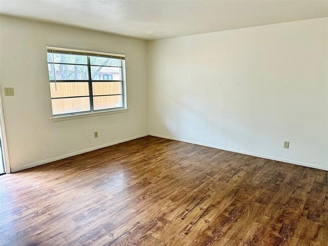 Photo - 2411 S 5th St Unidad 2