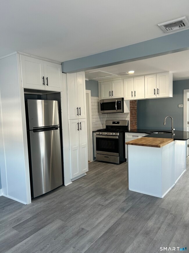 Photo - 2324 Post Rd