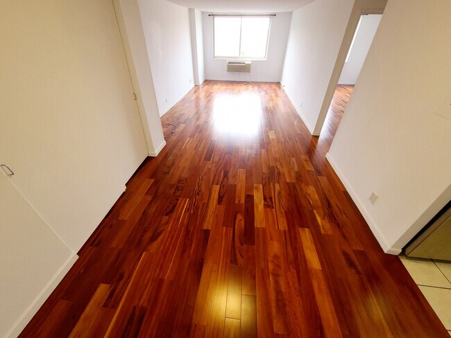 Photo - 118-17 Union Turnpike